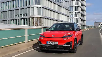 Nissan_Micra_rot_VO