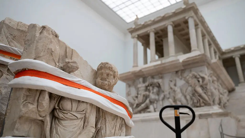 Der-Pergamonaltar-soll-im-Juni-2027-wieder-besichtigt-werden-koennen