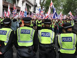 Zwei Demos, ein Pokalfinale: London erlebt millionenschweren Polizeieinsatz