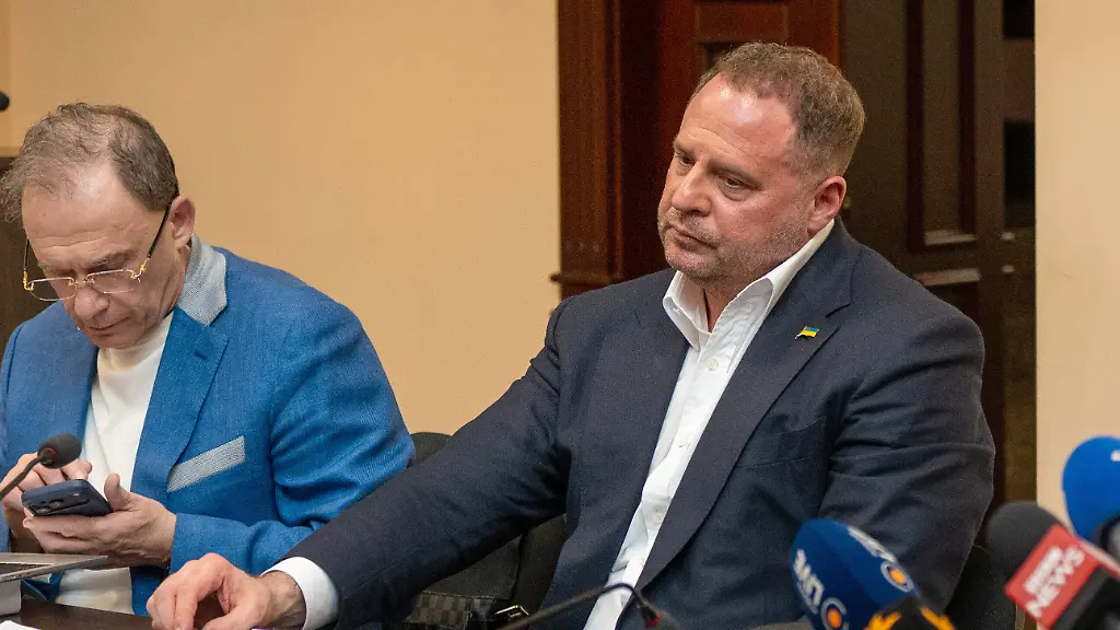 Andrij-Jermak-r-frueherer-ukrainischer-Praesidialamtschef-ist-waehrend-einer-Gerichtsverhandlung-in-einem-Gerichtssaal-in-Kiew-zu-sehen