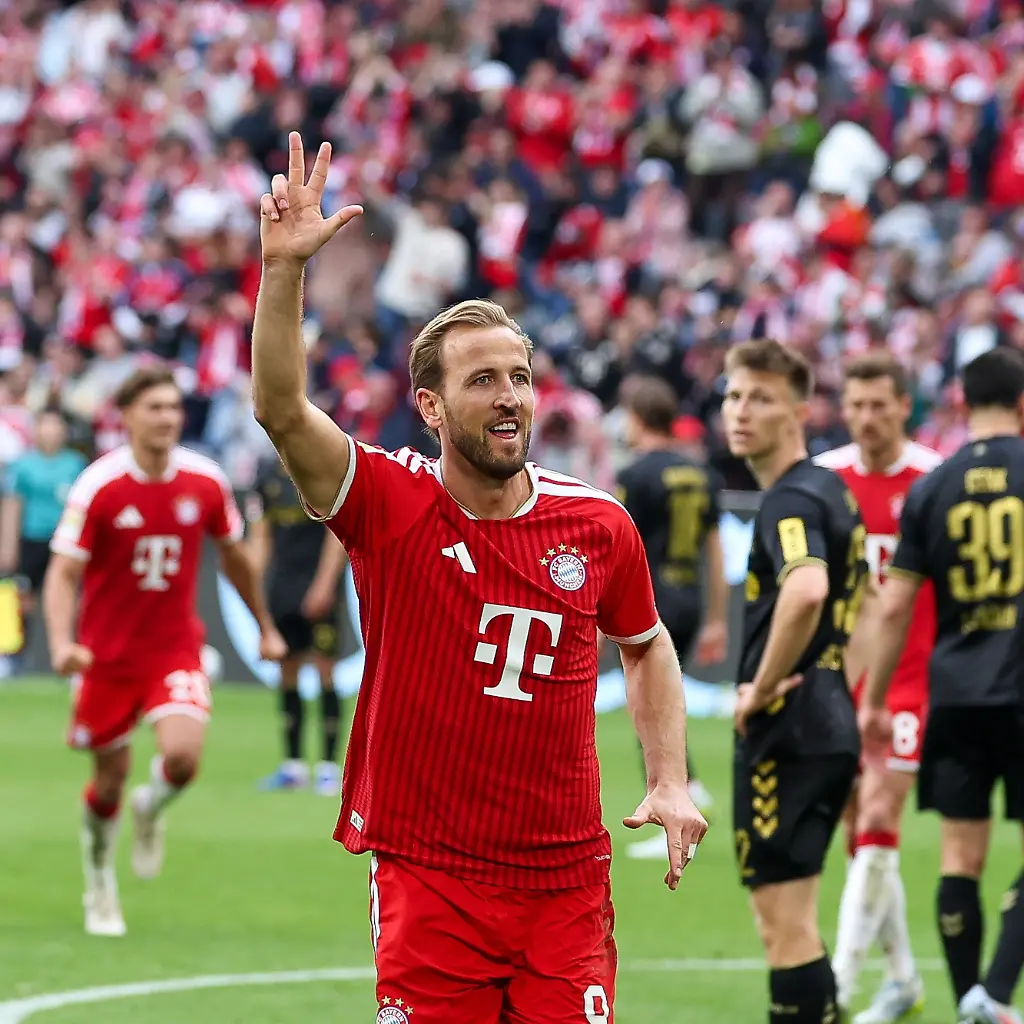 Torjubel-von-Harry-Kane-9-FC-Bayern-Muenchen-zum-4-1-FC-Bayern-Muenchen-vs-1-FC-Koeln-Fussball-1-Bundesliga-34-Spieltag-16-05
