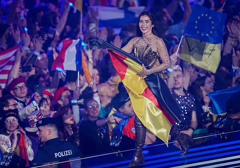Sarah-Engels-aus-Deutschland-kommt-im-Finale-des-70-Eurovision-Song-Contest-ESC-in-der-Wiener-Stadthalle-auf-die-Buehne