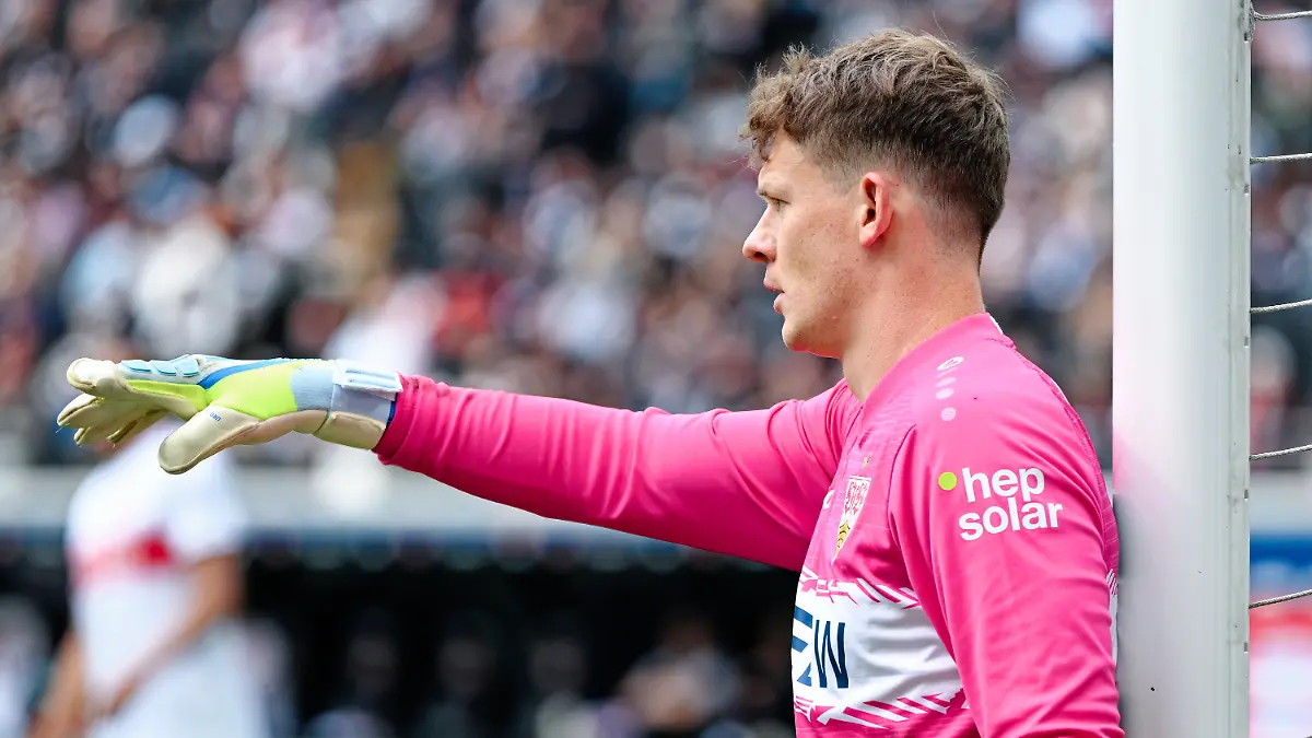 16-05-2026-Hessen-Frankfurt-M-Fussball-Maenner-Bundesliga-Eintracht-Frankfurt-VfB-Stuttgart-34-Spieltag-Deutsche-Bank-Park-Torwart-Alexander-Nuebel-VfB-Stuttgart-gestikuliert-Foto-Uwe-Anspach-dpa-WICHTIGER-HINWEIS-Gemaess-den-Vorgaben-der-DFL-Deutsche-Fussball-Liga-bzw-des-DFB-Deutscher-Fussball-Bund-ist-es-untersagt-in-dem-Stadion-und-oder-vom-Spiel-angefertigte-Fotoaufnahmen-in-Form-von-Sequenzbildern-und-oder-videoaehnlichen-Fotostrecken-zu-verwerten-bzw-verwerten-zu-lassen