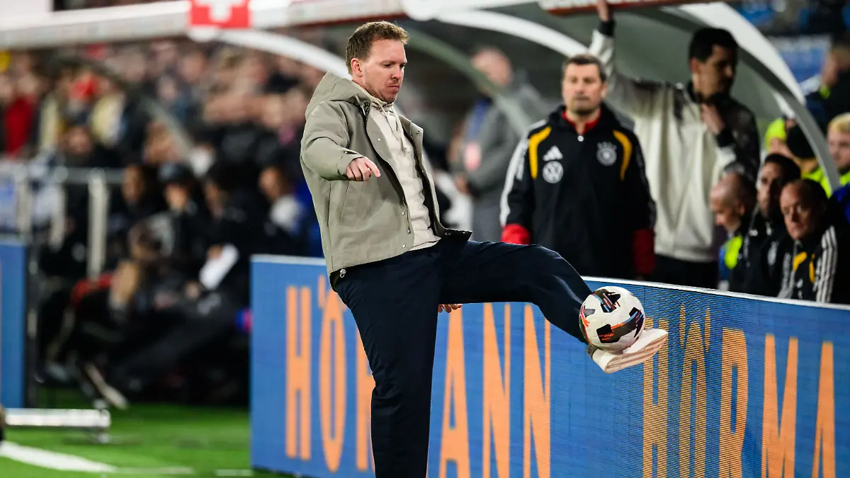 Fussball-Maenner-Laenderspiele-Schweiz-Deutschland-St-Jakob-Park-Trainer-Julian-Nagelsmann-Deutschland-in-Aktion-Julian-Nagelsmann-trainiert-die-Fussballer-der-deutschen-Nationalmannschaft