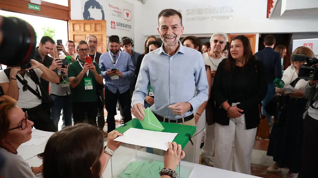 17-05-2026-Spanien-Sevilla-Der-Kandidat-der-Por-Andalucia-Antonio-Maillo-gibt-seine-Stimme-im-Colegio-Salesiano-Santisima-Trinidad-ab-In-Andalusien-findet-die-Wahl-zum-Regionalparlament-statt