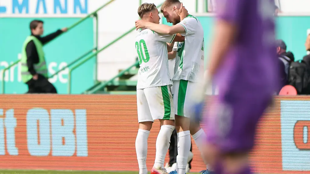 Fuer-die-Spieler-von-Greuther-Fuerth-geht-es-in-die-Relegation