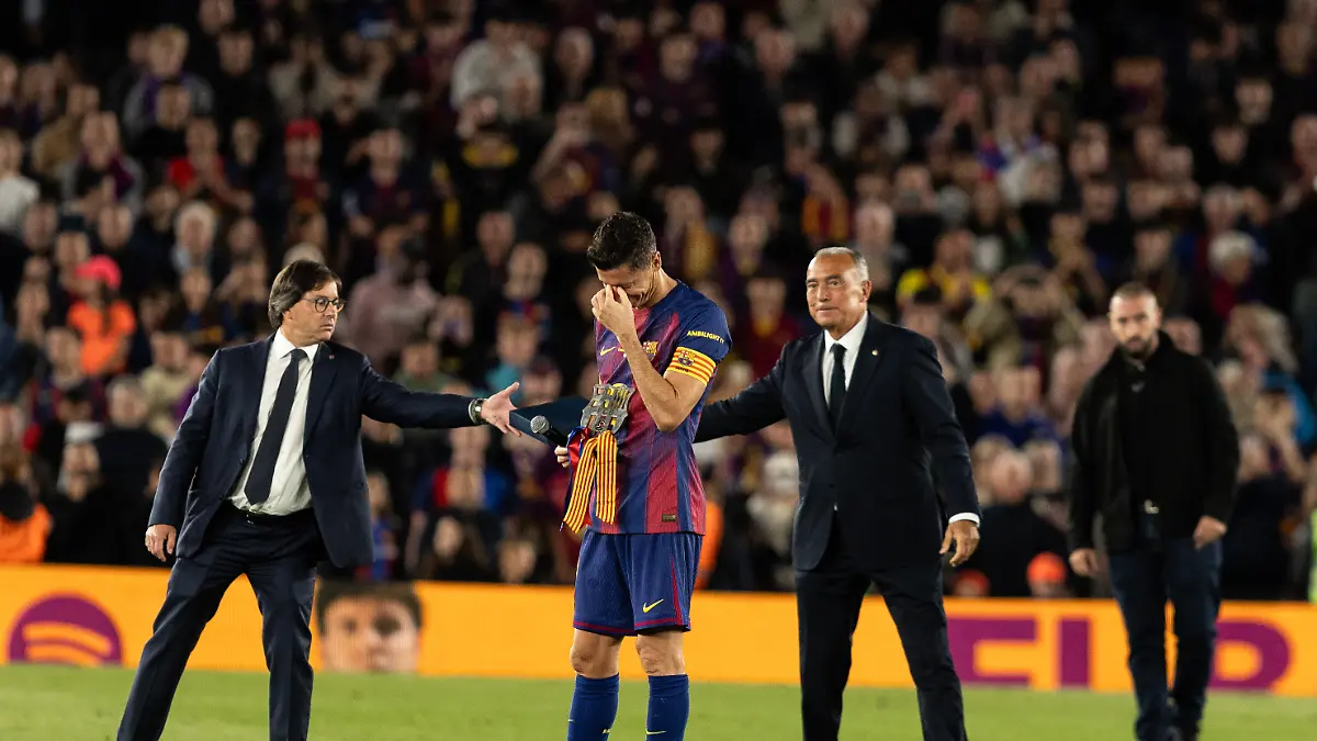 May-17-2026-Barcelona-Barcelona-Spain-BARCELONA-SPAIN-MAY-17-Robert-Lewandowski-of-FC-Barcelona-waves-to-fans-during-his-farewell-following-the-LaLiga-EA-Sports-match-between-FC-Barcelona-and-Real-Betis-at-Spotify-Camp-Nou-on-May-17-2026-in-Barcelona-Spain