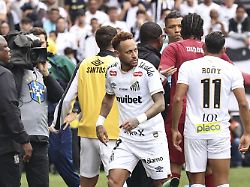 Schiri wechselt Topstar aus: "Unerklärlich": Neymar tobt nach Wechsel-Farce
