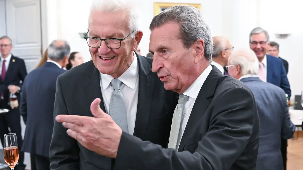 Guenther-Oettinger-r-wuenscht-sich-dass-sich-Winfried-Kretschmann-l-weiter-zu-Wort-meldet