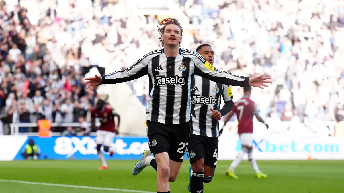 Fussball-Maenner-England-Premier-League-Newcastle-United-West-Ham-United-St-James-Park-Nick-Woltemade-von-Newcastle-United-feiert-den-ersten-Treffer-seiner-Mannschaft