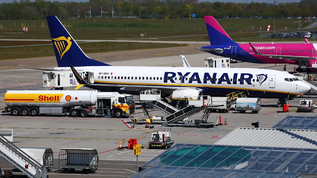 A-Shell-tanker-truck-refuels-a-Ryanair-aircraft-at-Eindhoven-Airport-Netherlands-April-24-2026