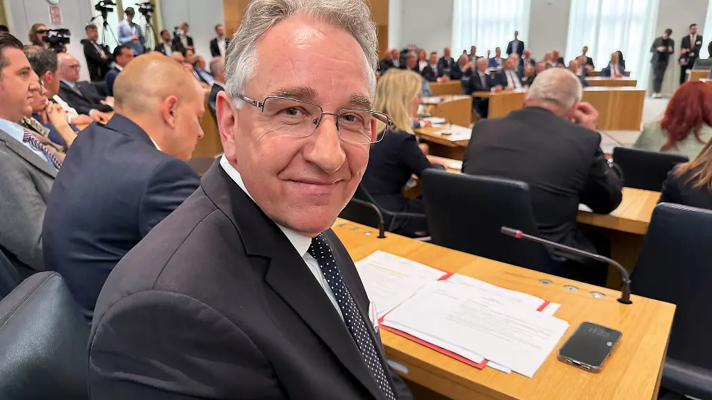 Der-neue-Landtagspraesident-Matthais-Lammert-CDU-kurz-vor-seiner-Wahl-im-Plenarsaal