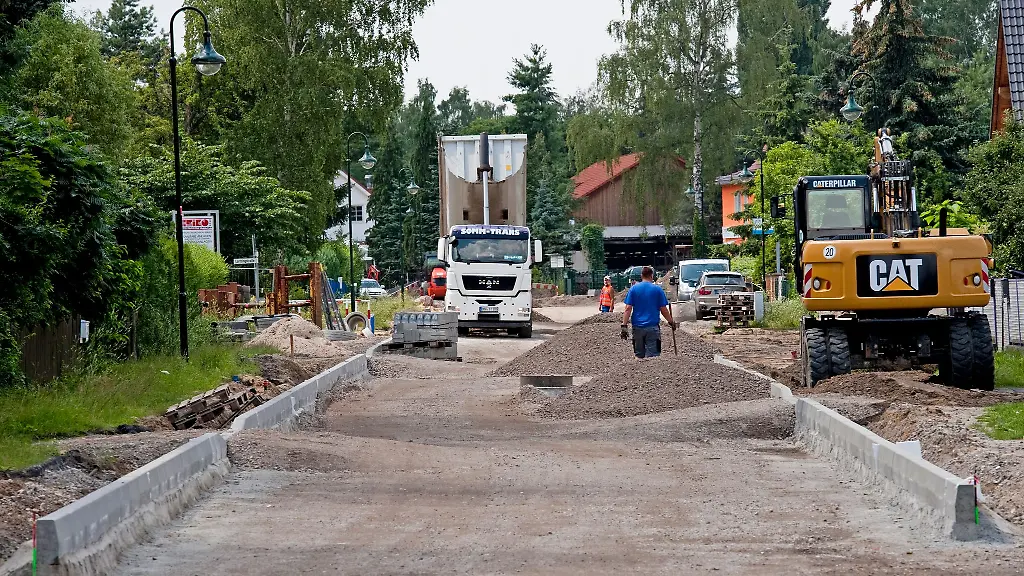 Strassenbau-ist-teuer-und-bisweilen-auch-eine-Frage-fuer-die-Justiz-Die-Freien-Waehler-fordern-eine-Klarstellung-um-die-Buerger-vor-Kosten-zu-schuetzen-die-bei-der-Erschliessung-vor-mehr-als-25-Jahren-entstanden-sind