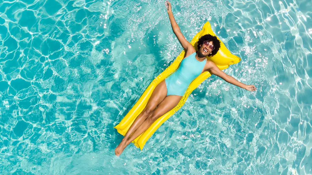 Im-Pool-entspannen-statt-ihn-zu-schrubben-das-wuenschen-sich-wohl-alle-Poolbesitzer