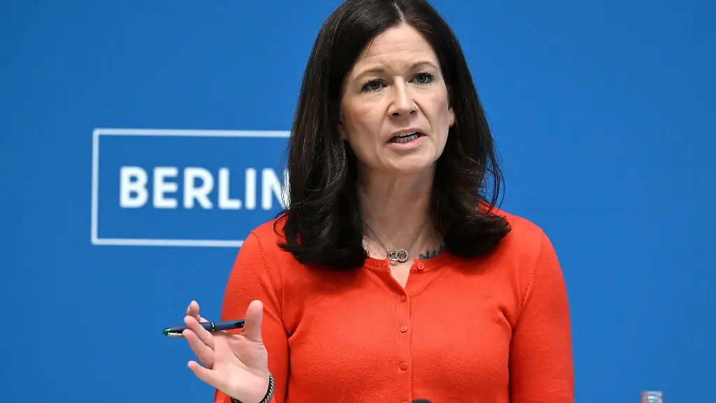 Bildungssenatorin-Katharina-Guenther-Wuensch-CDU-hat-ein-Paket-an-Massnahmen-zur-Entlastung-von-Lehrkraeften-zugesichert
