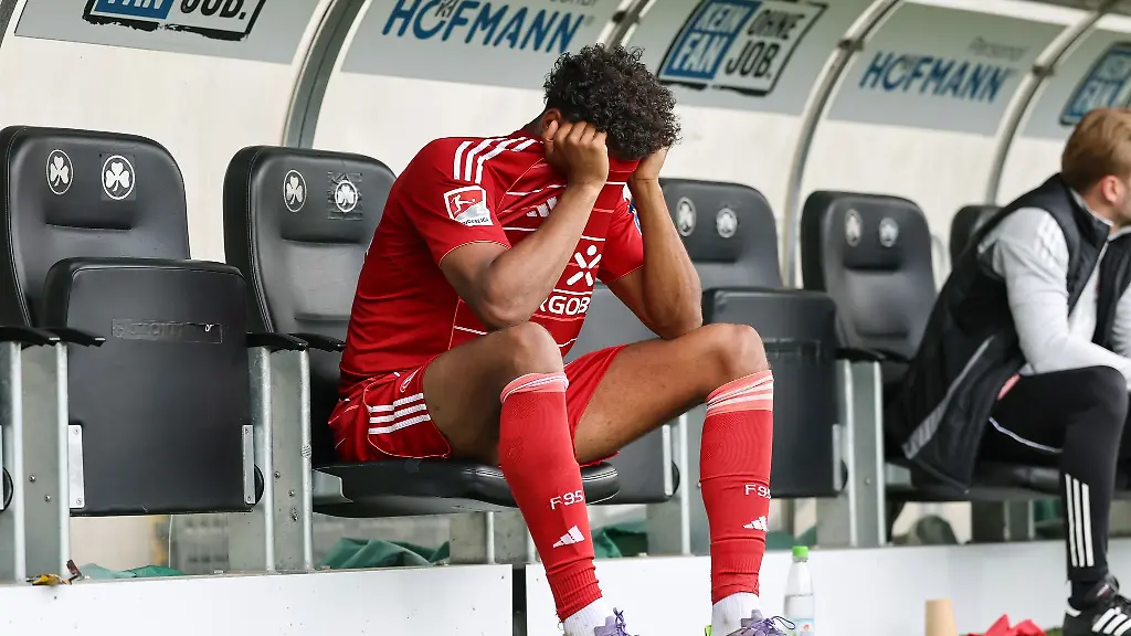Fuer-die-Duesseldorfer-brach-nach-dem-Abstieg-in-die-3-Liga-eine-Welt-zusammen