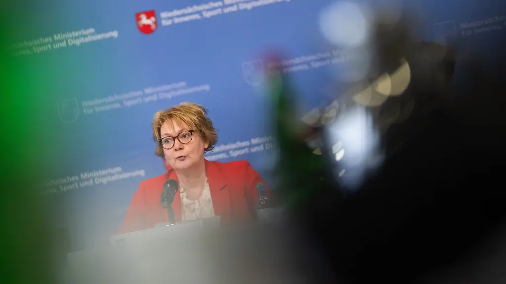 Niedersachsens-Innenministerin-Daniela-Behrens-SPD-informiert-ueber-politisch-motivierte-Kriminalitaet