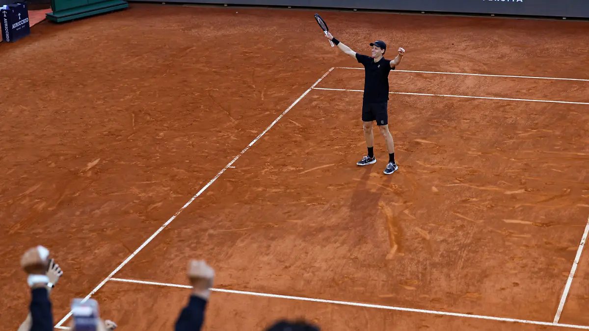 260518-ROME-May-18-2026-Xinhua-Jannik-Sinner-celebrates-after-winning-the-men-s-singles-final-between-Jannik-Sinner-of-Italy-and-Casper-Ruud-of-Norway-at-the-ATP-Italian-Open-in-Rome-Italy-May-17-2026