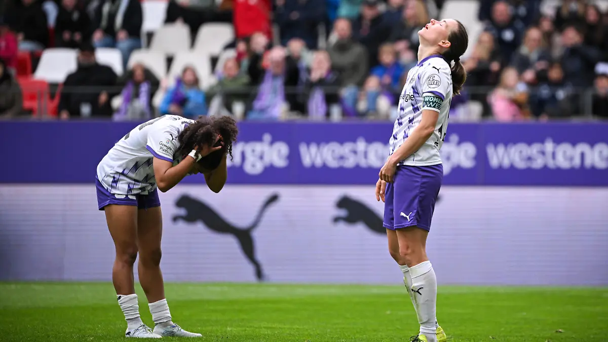 Ella-Emilie-Touon-Mbenoun-SGS-Essen-und-Lena-Ostermeier-SGS-Essen-Google-Pixel-Frauen-Bundesliga-26-Spieltag-SGS-Essen-vs-SC-Freiburg-Essen-17-05-2026