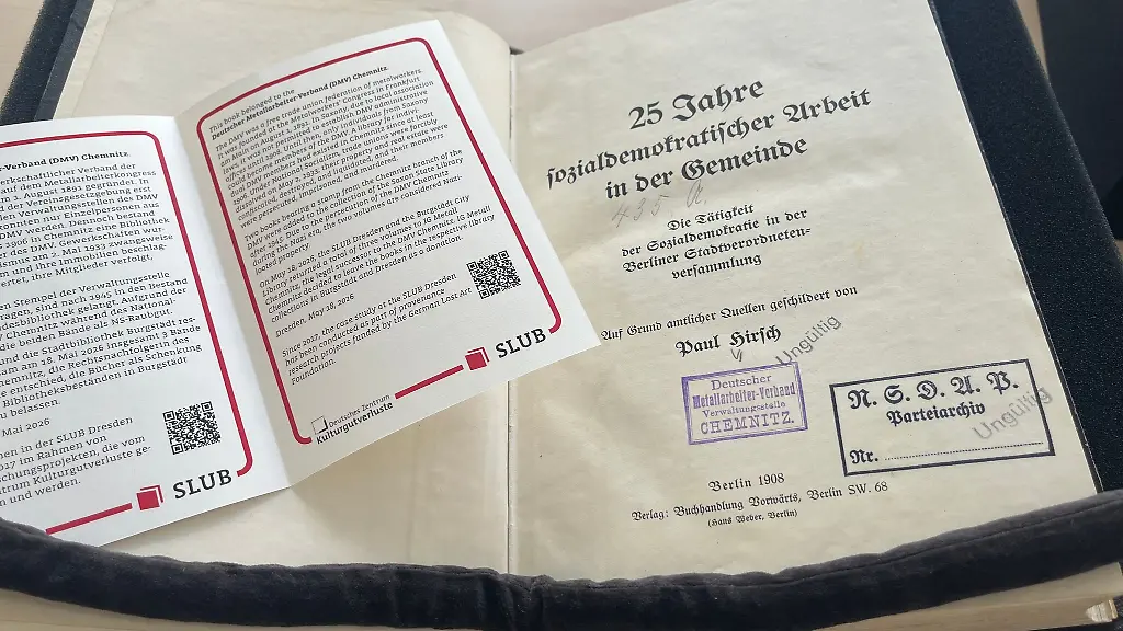 Eines-von-drei-Buechern-die-einst-aus-der-Chemnitzer-Gewerkschaftsbibliothek-von-Nationalsozialisten-geraubt-und-nun-restituiert-wurden