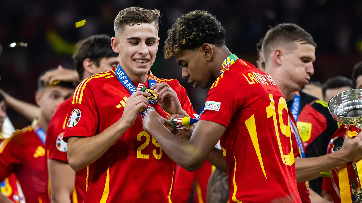 Fermin-Lopez-and-Lamine-Yamal-L-R-of-Spain-look-at-their-medals-GES-Fussball-UEFA-Euro-2024-Spiel-51-Finale-Spanien-England-14-07