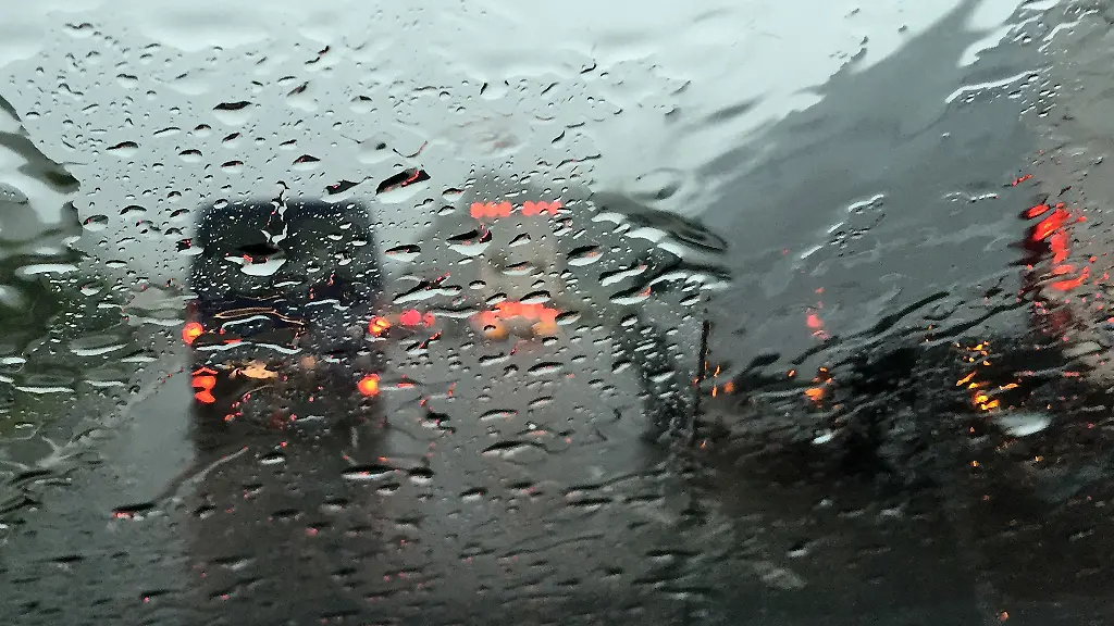 Auf-der-regennassen-A7-passierten-kurz-hintereinander-mehrere-Unfaelle