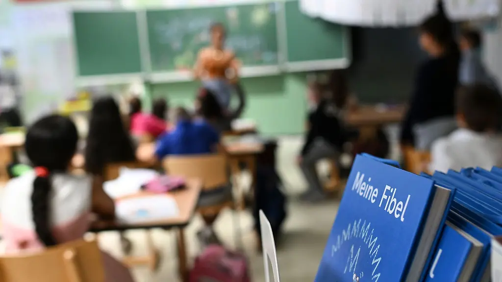 Unmut-bei-den-Gewerkschaften-wegen-zusaetzlicher-Unterrichtsstunde-fuer-Lehrkraefte