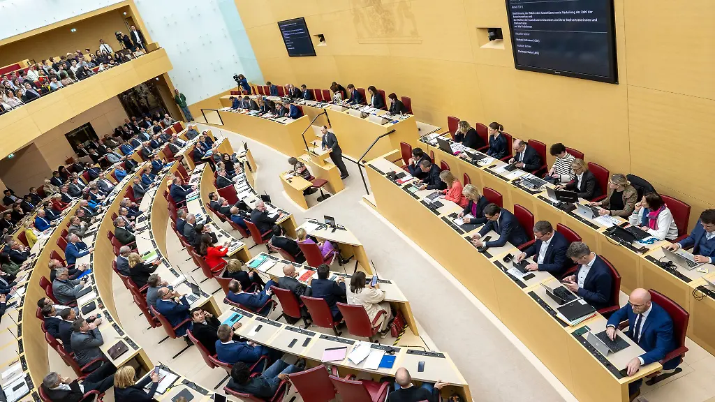 Die-203-Abgeordnete-des-Landtags-erwartet-zum-1-Juli-eine-Erhoehung-ihrer-Diaeten-um-4-1-Prozent-Anders-als-im-Bundestag-deutet-nichts-daraufhin-dass-die-Erhoehung-abgesagt-werden-soll