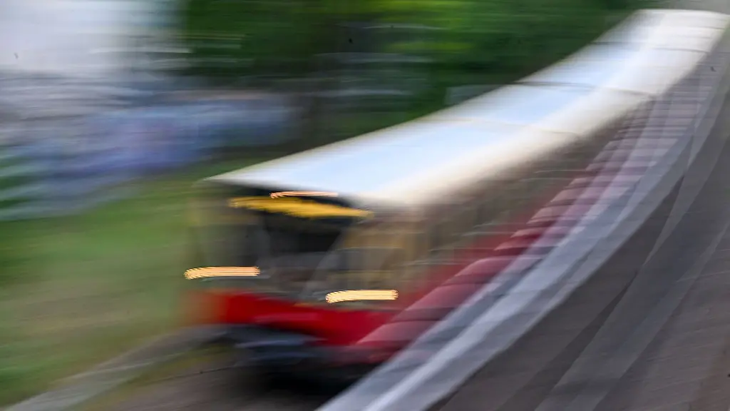 Eine-S-Bahn-faehrt-durch-Berlin-Das-war-heute-Morgen-auf-mehreren-Linien-nur-eingeschraenkt-moeglich