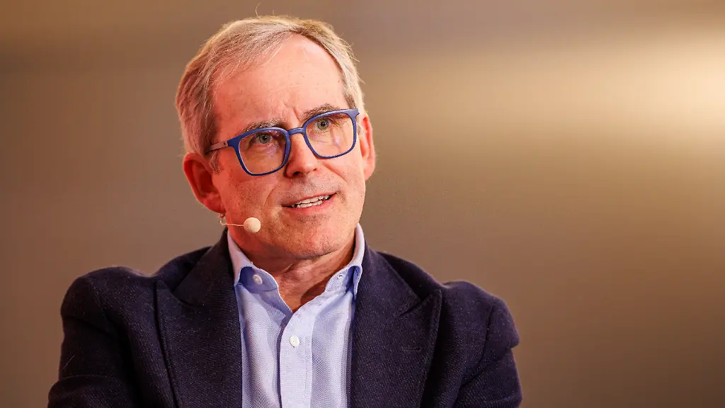 Christian-Wilhelm-Erich-Haub-deutsch-amerikanischer-Unternehmer-und-Vorstandsvorsitzender-der-Tengelmann-Group-spricht-auf-der-Innovationskonferenz-Digital-Life-Design-DLD-Die-DLD-ist-eine-Konferenz-ueber-Internet-Trends-und-Entwicklungen-der-Digitalisierung