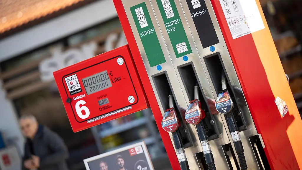 In-Rheinland-Pfalz-hat-der-Auswertung-zufolge-rund-jede-fuenfte-Tankstelle-gegen-die-12-Uhr-Regel-verstossen