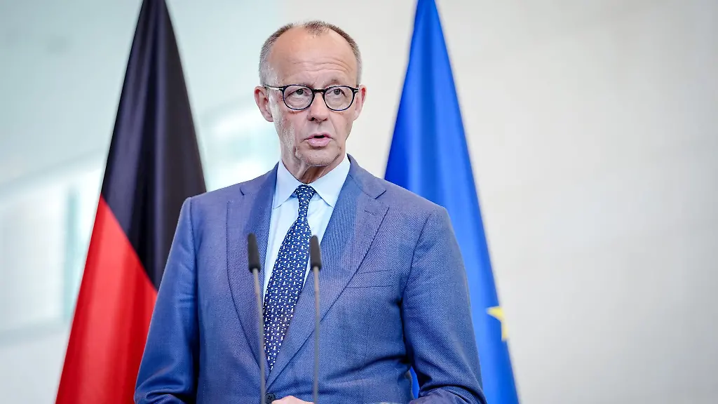 Merz-sagt-bei-einer-Pressekonferenz-im-Kanzleramt-er-freue-sich-auf-den-Besuch-bei-den-SPD-Abgeordneten