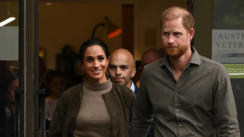 HARRY-AND-MEGHAN-AUSTRALIA-VISIT-Prince-Harry-and-Meghan-the-Duke-and-Duchess-of-Sussex-leave-following-a-visit-to-the-Australian-National-Veterans-Arts-Museum-in-Melbourne-Tuesday-April-14-2026