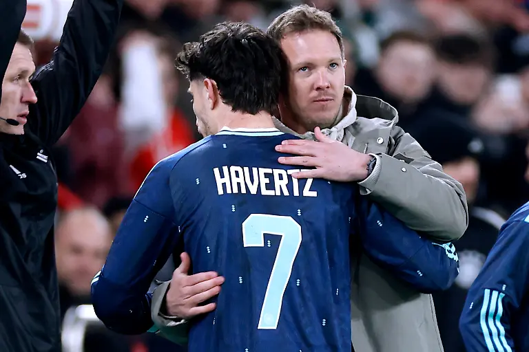 HAVERTZ-Kai-Team-Deutschland-mit-Trainer-NAGELSMANN-Julian-bei-der-Auswechslung-Freundschaftsspiel-SUI-GER-St-Jakob-Stadion-Fussball-Laenderspiel-Schweiz-Deutschland-3-4-am-27-03