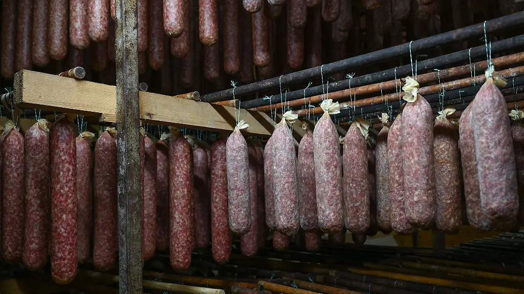 Ahle-Wurst-zum-Beispiel-gilt-als-ein-typisch-nordhessisches-Produkt-Solche-regionalen-Erzeugnisse-will-Hessen-mehr-foerdern