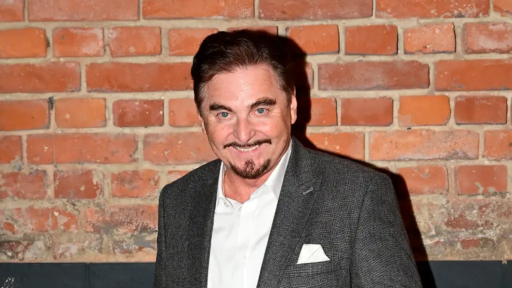Uwe-Herrmann-bei-der-Premiere-der-Dinnershow-Moments-3-im-Chapiteau-der-Traeume-im-Ostra-Dome-Ostra-Studios-Dresden-28-11