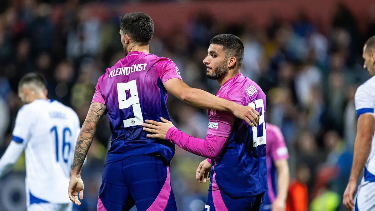 Tim-Kleindienst-of-Germany-L-celebrates-with-Deniz-Undav-R-GES-Fussball-UEFA-Nations-League-Bosnien-und-Herzegowina-Deutschland-11-10