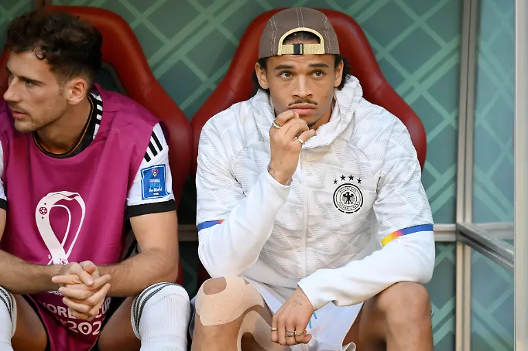 Al-Rayyan-Khalifa-International-Stadium-23-11-22-QAT-Herren-FIFA-WORLD-CUP-2022-Deutschland-Japan-Bild-v-li-Leon-GORETZKA-Deutschland-und-Leroy-SANE-Deutschland-Nur-fuer-journalistische-Zwecke-Only-for-editorial-use-Gemaess-den-Vorgaben-der-FIFA-ist-es-untersagt-in-dem-Stadion-und-oder-vom-Spiel-angefertigte-Fotoaufnahmen-in-Form-von-Sequenzbildern-und-oder-videoaehnlichen-Fotostrecken-zu-verwerten-bzw-verwerten-zu-lassen-FIFA-regulations-prohibit-any-use-of-photographs-as-image-sequences-and-or-quasi-video
