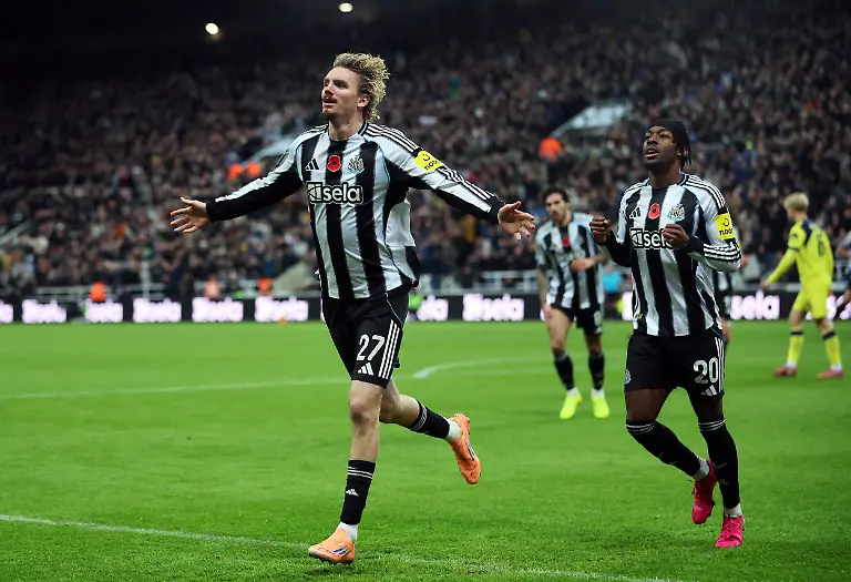 Soccer-Football-Carabao-Cup-Fourth-Round-Newcastle-United-v-Tottenham-Hotspur-St-James-Park-Newcastle-Britain-October-29-2025-Newcastle-United-s-Nick-Woltemade-celebrates-scoring-their-second-goal-Action-Images-via-Reuters-Craig-Brough-EDITORIAL-USE-ONLY-NO-USE-WITH-UNAUTHORIZED-AUDIO-VIDEO-DATA-FIXTURE-LISTS-CLUB-LEAGUE-LOGOS-OR-LIVE-SERVICES-ONLINE-IN-MATCH-USE-LIMITED-TO-120-IMAGES-NO-VIDEO-EMULATION-NO-USE-IN-BETTING-GAMES-OR-SINGLE-CLUB-LEAGUE-PLAYER-PUBLICATIONS-PLEASE-CONTACT-YOUR-ACCOUNT-REPRESENTATIVE-FOR-FURTHER-DETAILS