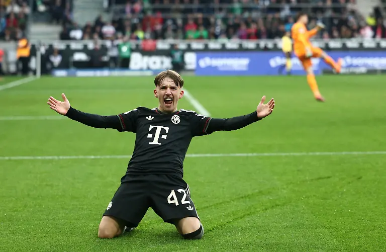 Soccer-Football-Bundesliga-Borussia-Moenchengladbach-v-Bayern-Munich-Borussia-Park-Moenchengladbach-Germany-October-25-2025-Bayern-Munich-s-Lennart-Karl-celebrates-scoring-their-third-goal-REUTERS-Leon-Kuegeler-DFL-REGULATIONS-PROHIBIT-ANY-USE-OF-PHOTOGRAPHS-AS-IMAGE-SEQUENCES-AND-OR-QUASI-VIDEO