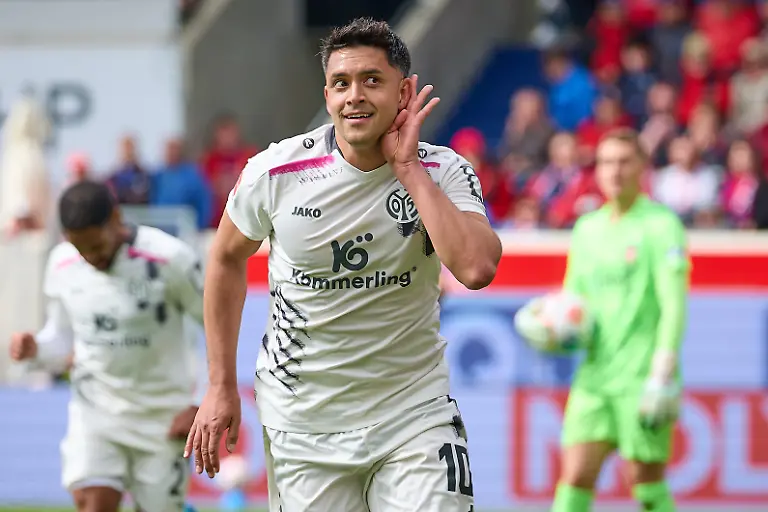 Nadiem-Amiri-1-FSV-Mainz-05-10-provoziert-die-Heidenheimer-Fans-nach-seinem-Treffer-zum-0-2-GER-1-FC-Heidenheimn-vs-FSV-Mainz-05-Fussball-Herren-1-Bundesliga-34-Spieltag-Spielzeit-2025-2026-16-05
