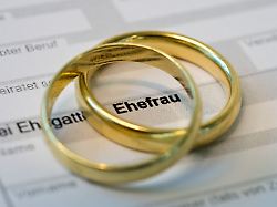 Nur Aus Steuerlichen Gruenden Geheiratet Manchmal Wird Das Paaren Jedenfalls Unterstellt Dabei Lohnt Sich Die Ehe Aus Finanzieller Sicht Gar Nicht Immer