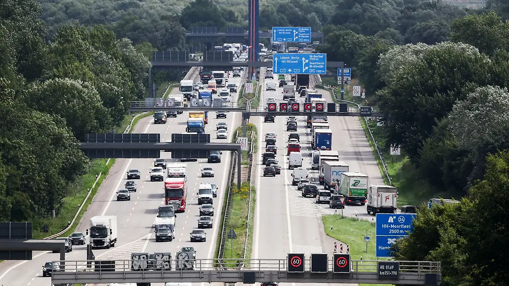 Wegen-Bauarbeiten-an-der-Norderelbbruecke-wird-die-A1-in-dem-Bereich-am-Wochenende-in-Richtung-Bremen-voll-gesperrt