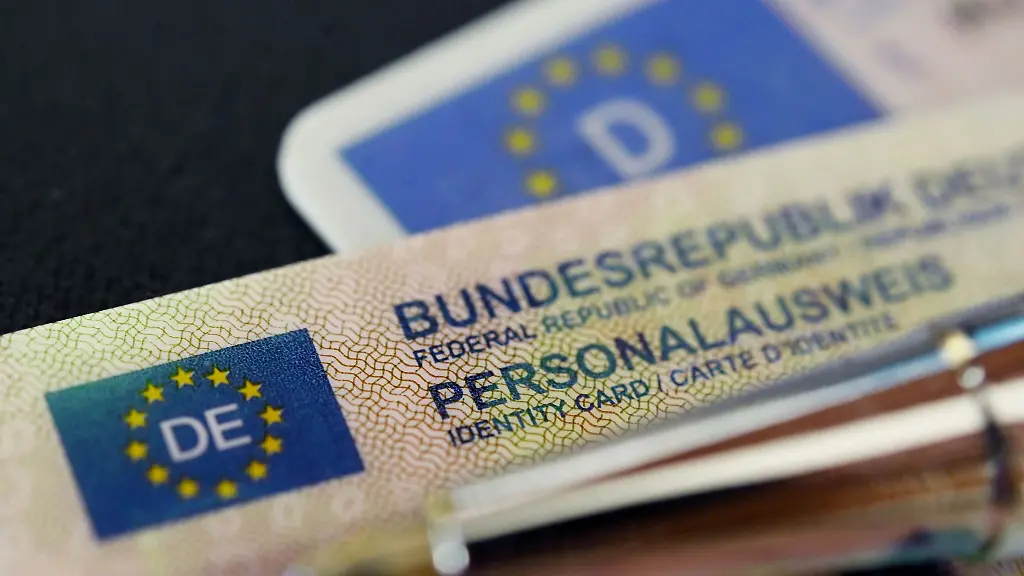 Den-Gang-zum-Amt-sollen-sich-Menschen-ab-70-kuenftig-sparen-koennen-wenn-ihr-Ausweis-ablaeuft-Sie-sollen-diesen-einfach-weiternutzen-duerfen