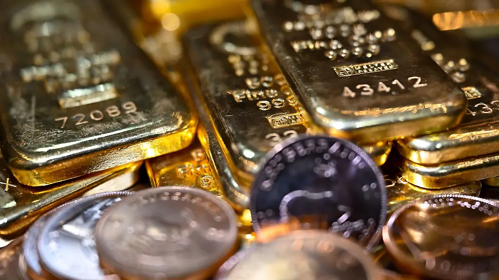 Um-geschaetzte-300-000-Euro-in-Goldmuenzen-haben-unbekannte-Betrueger-einen-91-Jaehrigen-gebracht