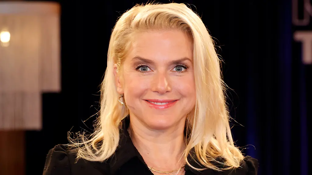 Jeanette-Biedermann-bei-der-Aufzeichnung-der-WDR-Talkshow-Koelner-Treff-im-WDR-Studio-BS-3-Koeln-30-08-2024-Jeanette-Biedermann-at-the-recording-of-the-WDR-talk-show-Koelner-Treff-in-WDR-Studio-BS-3-Cologne-30-08-2024-Foto-xT