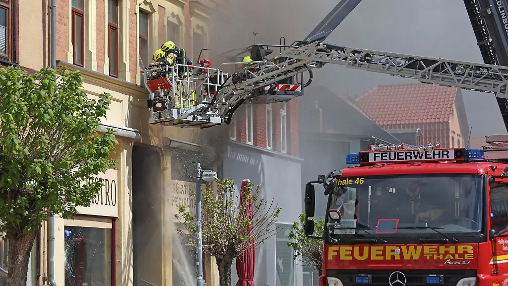 Die-Feuerwehr-war-mehrere-Stunden-im-Einsatz