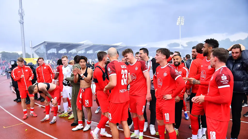 SSV-Ulm-1846-Rot-Weiss-Essen-NUR-FUeR-REDAKTIONELLE-ZWECKE-EDITORIAL-USE-ONLY-Fussball-3-Liga-38-Spieltag-SSV-Ulm-1846-Rot-Weiss-Essen-am-15-05-2026-im-Donaustadion-in-Ulm-Rot-Weiss-Essen-spielt-die-Relegation-zur-2