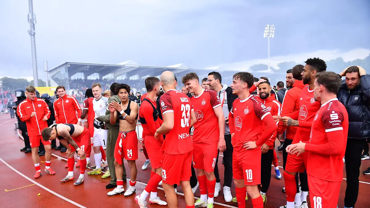 SSV-Ulm-1846-Rot-Weiss-Essen-NUR-FUeR-REDAKTIONELLE-ZWECKE-EDITORIAL-USE-ONLY-Fussball-3-Liga-38-Spieltag-SSV-Ulm-1846-Rot-Weiss-Essen-am-15-05-2026-im-Donaustadion-in-Ulm-Rot-Weiss-Essen-spielt-die-Relegation-zur-2