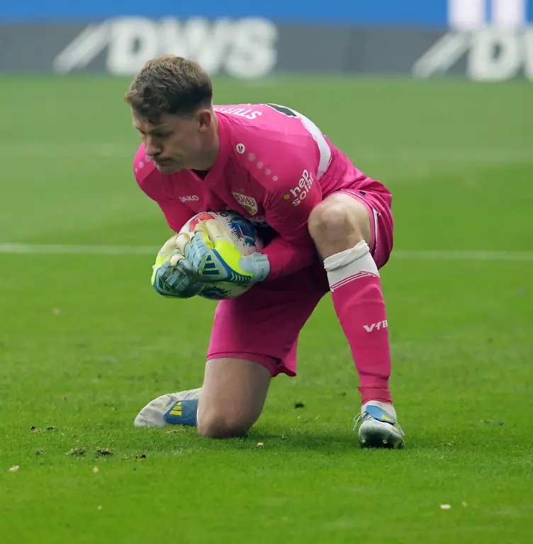 VFB-Stuttgart-Torwart-Alexander-Nuebel-fotografiert-beim-Fussball-Bundesliga-Spiel-Eintracht-Frankfurt-gegen-den-VFB-Stuttgart-am-16-5-2026-in-Frankfurt